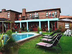 Humewood Villa Guesthouse, accommodation in Bloubergstrand