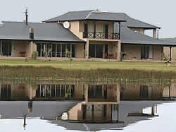 Stanford River Lodge B&B or self catering rooms each with en-suite bathrooms
