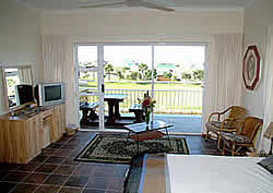 Jeffreys Bay accommodation - Jeffereys Bay B&B - Marina Martinique