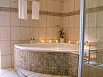 Romantic bathrooms for honeymooners