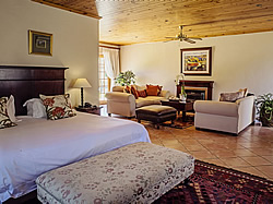 Oak Tree Lodge for exclusive B&B accommodation in Paarl, Cape Winelands. South Africa