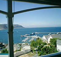  High Gables is situated close to many beautiful beaches, the famous Boulders Beach penguin colony and the Cape Point Nature Reserve. 