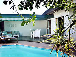 i-Lollo Lodge is situated in the picturesque coastal village of St Francis Bay.
