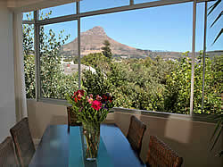 Apartment Cape Town is a spacious, luxury self-catering apartment in Cape Town