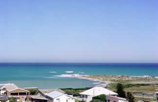 Seashell House offers a private, ground floor, self-catering apartment with a sea view